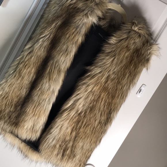 Aritzia Talula Faux Fur Vest Size XXS - Picture 3 of 8